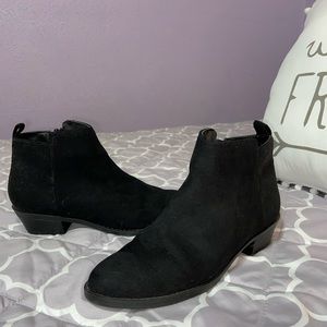 Forever 21 Black low booties